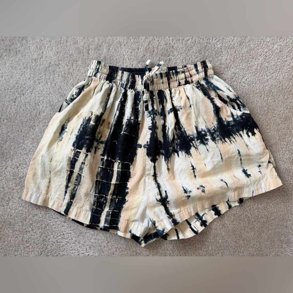 LUSANA from Anthropologie. Black and Cream Tie-Dye Shorts - Size L
